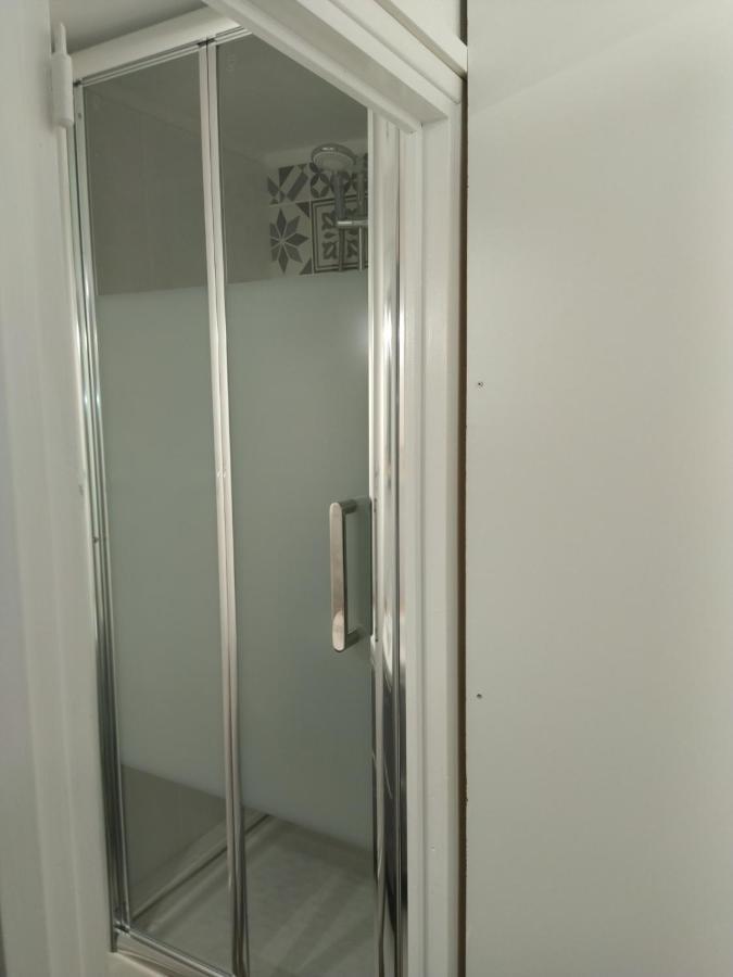 Wallis Yourhosthelper Reims Extérieur photo