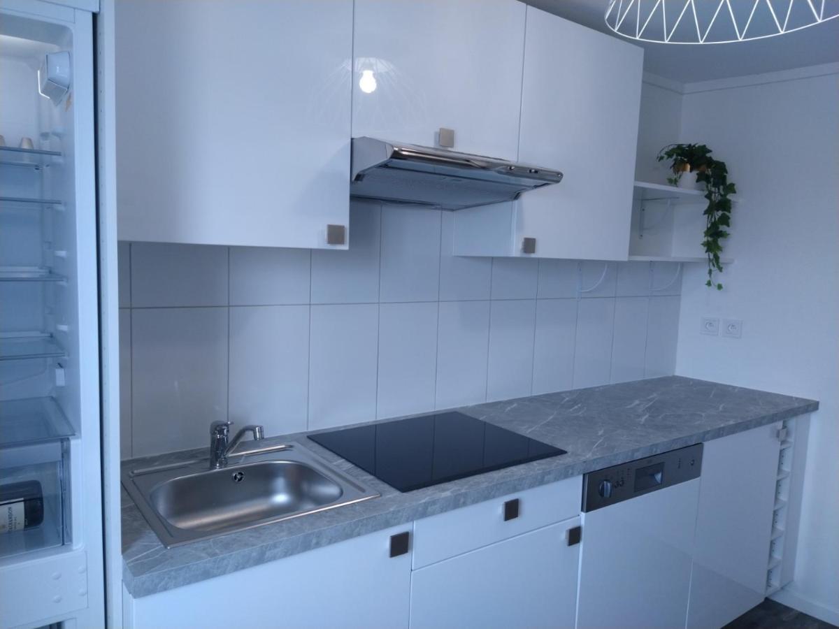 Wallis Yourhosthelper Reims Extérieur photo